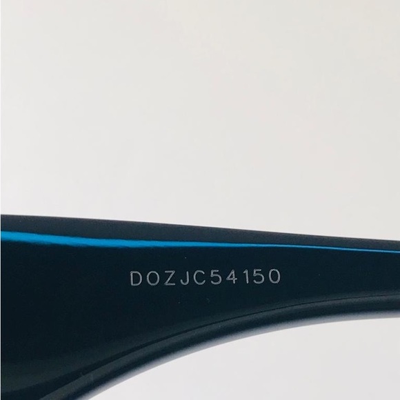 GUCCI GG1428O 001 square Gucci optical comes in a shiny black frame. - Picture 13 of 15